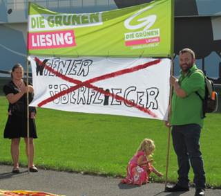 Auch die Liesing Grünen haben sich für die Einstellung von Flügen über Wien stark gemach Auch die Liesing Grünen haben sich für die Einstellung von Flügen über Wien stark gemacht