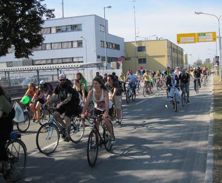 Rad-Demo am Flughafen